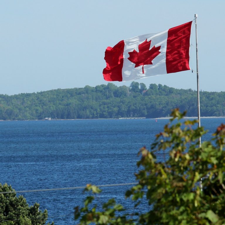 quoc ky canada 2